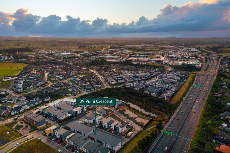 Photo of property in 43 Puihi Crescent, Massey, 0614