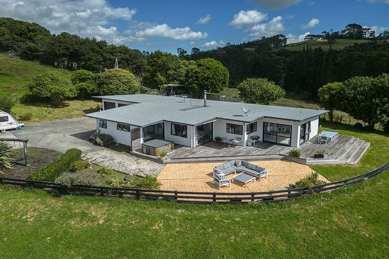 Photo of property in 436 Kanohi Road, Kaukapakapa, 0873