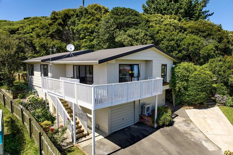 Photo of property in 16 Transom Close, Whitby, Porirua, 5024