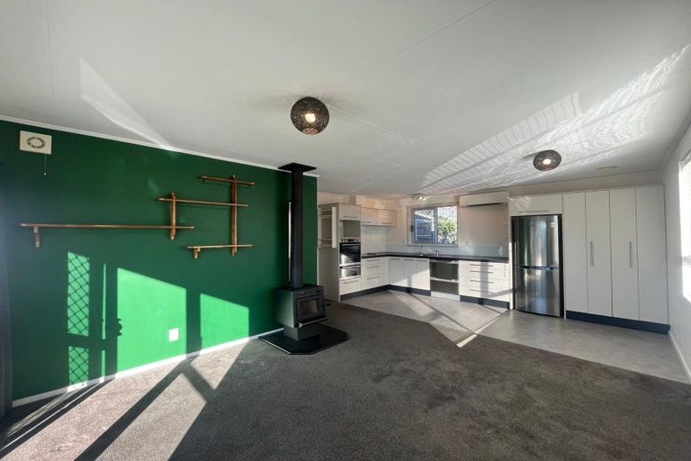 Photo of property in 4 Tiller Close, Kelvin Grove, Palmerston North, 4414