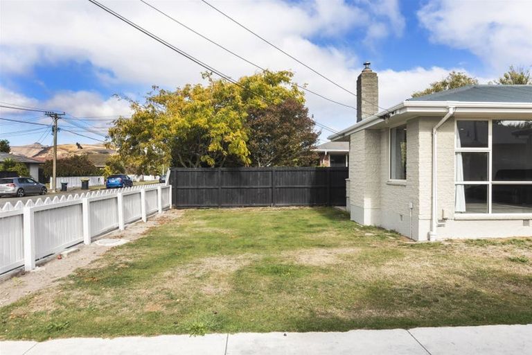 Photo of property in 15 Frensham Crescent, Woolston, Christchurch, 8062