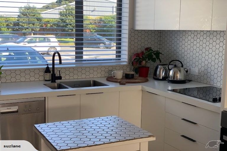 Photo of property in 2u2 Stone Street, Miramar, Wellington, 6022