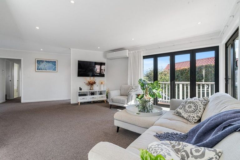 Photo of property in 8 Tilia Place, Totara Heights, Auckland, 2105