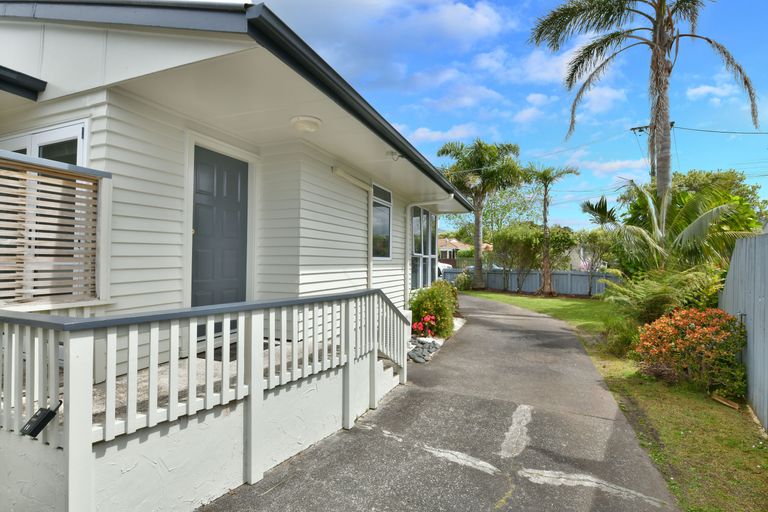 Photo of property in 57 Hatton Road, Orewa, 0931