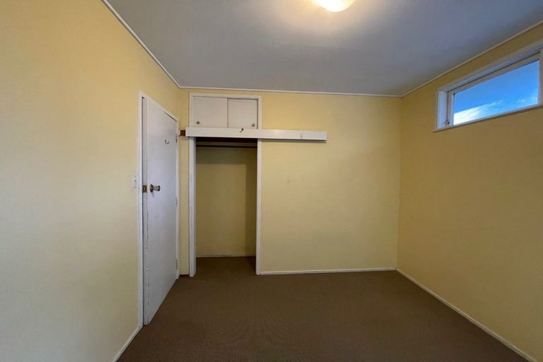 Photo of property in 17 Ellice Road, Totara Vale, Auckland, 0629