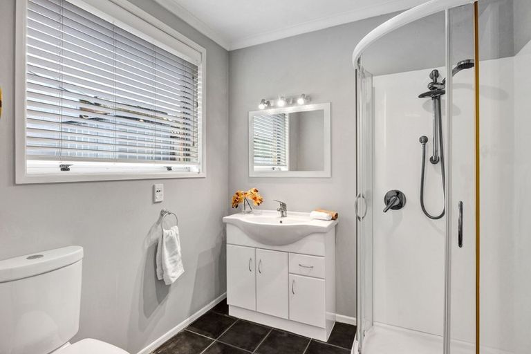 Photo of property in 2/6 Hood Place, Spotswood, New Plymouth, 4310