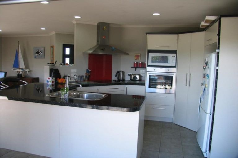 Photo of property in 9 Dotterel Place, Whitianga, 3510