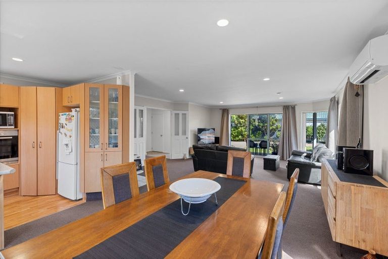 Photo of property in 122 Dalton Drive, Papamoa Beach, Papamoa, 3118