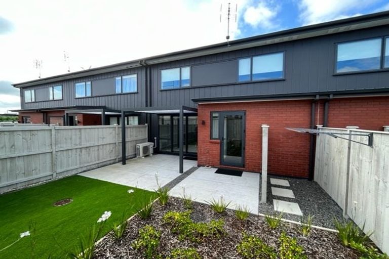 Photo of property in 21 Orona Place, Takanini, 2112