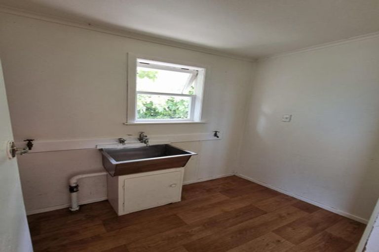 Photo of property in 3 Donovan Avenue, Massey, Auckland, 0614