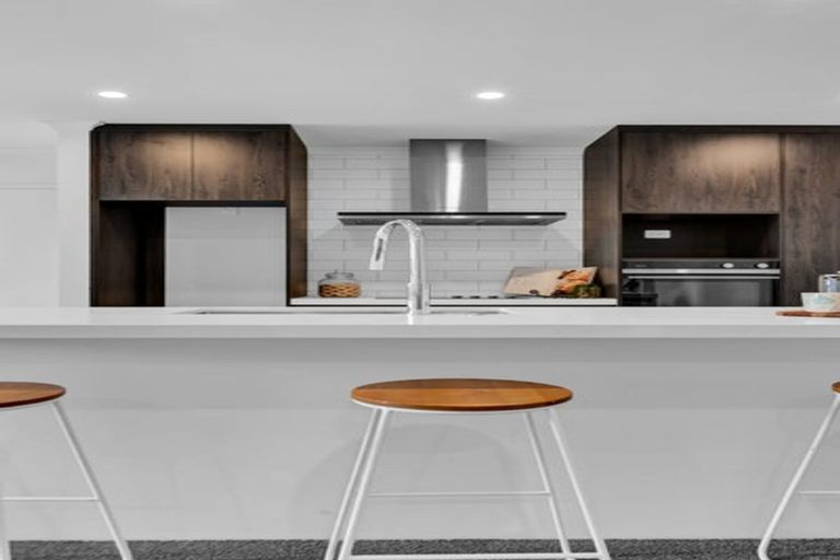 Photo of property in 10a Winstone Place, Highlands Park, New Plymouth, 4312