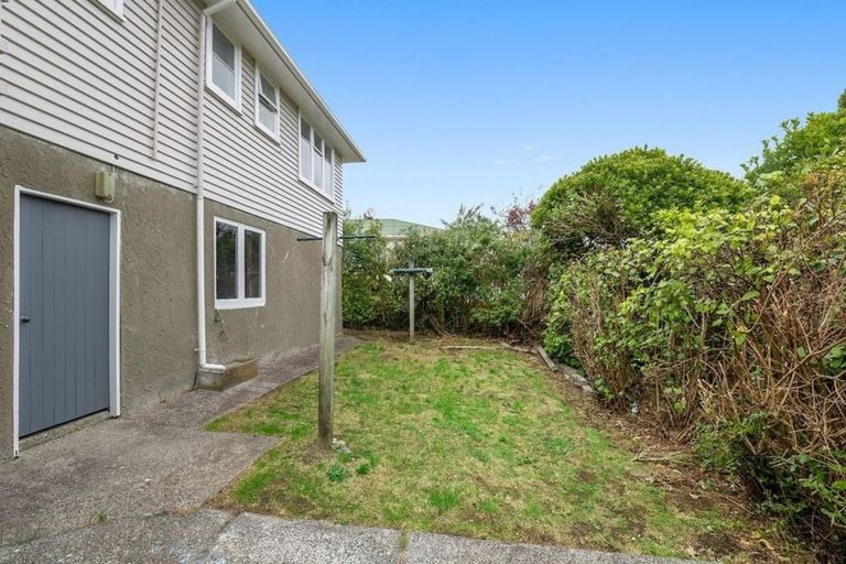 Photo of property in 16 Kereru Bend, Tawa, Wellington, 5028