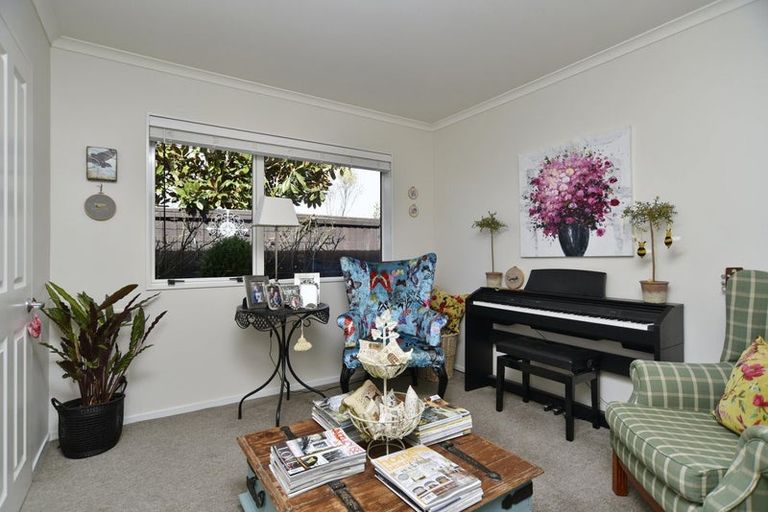 Photo of property in 19 Hawthorn Mews, Rangiora, 7400