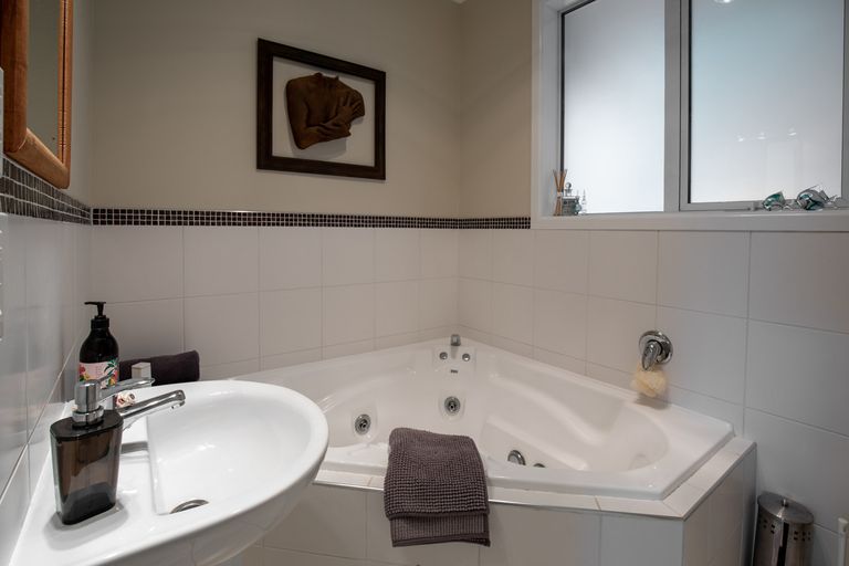 Photo of property in 10 Edinburgh Street, Roxburgh, 9500