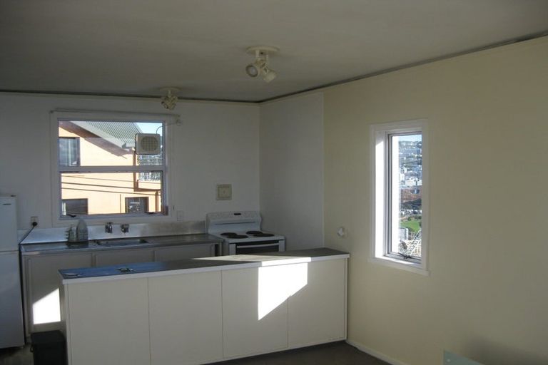 Photo of property in 2f7 Oriental Terrace, Mount Victoria, Wellington, 6011