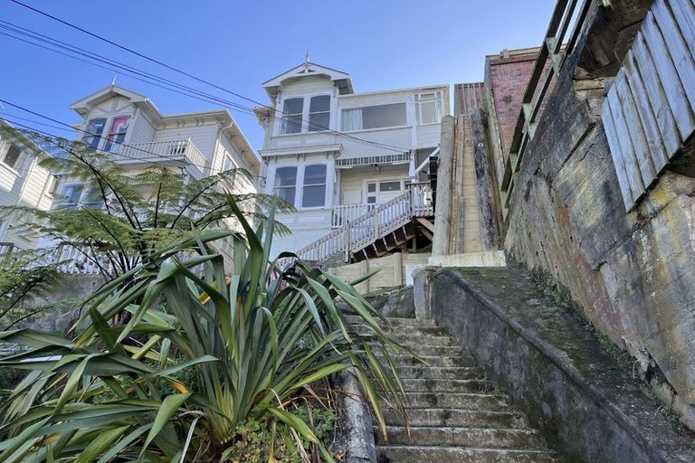 Photo of property in 5 Maarama Crescent, Aro Valley, Wellington, 6021