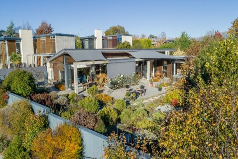 Photo of property in 1 Waimana Place, Wanaka, 9305