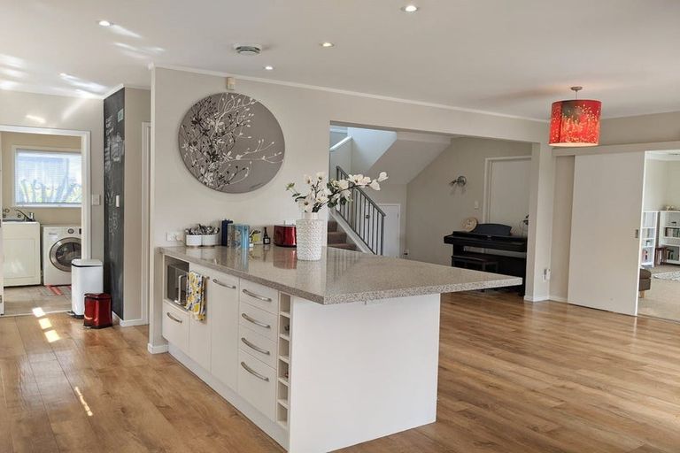 Photo of property in 90 Exmouth Road, Northcote, Auckland, 0627
