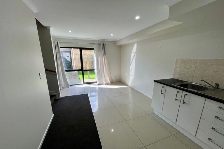 Photo of property in 7/4 Wallson Crescent, Wiri, Auckland, 2104