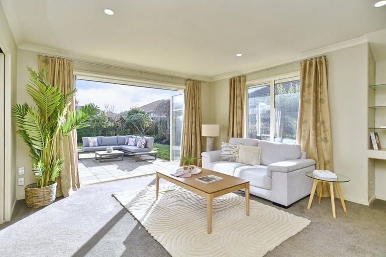 Photo of property in 8 Ross Place, Northwood, Christchurch, 8051