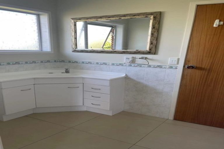 Photo of property in 1/6 Pamela Place, New Lynn, Auckland, 0600