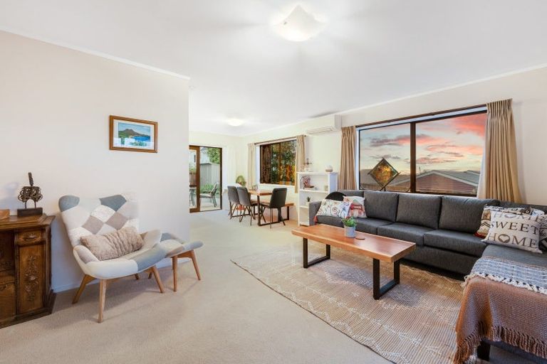 Photo of property in 2/42 Cromdale Avenue, Highland Park, Auckland, 2010