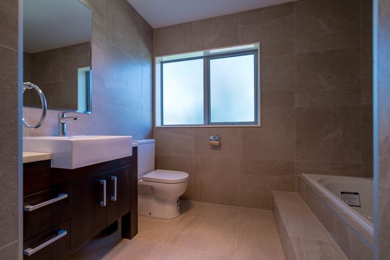Photo of property in 52a Ennis Avenue, Pakuranga Heights, Auckland, 2010