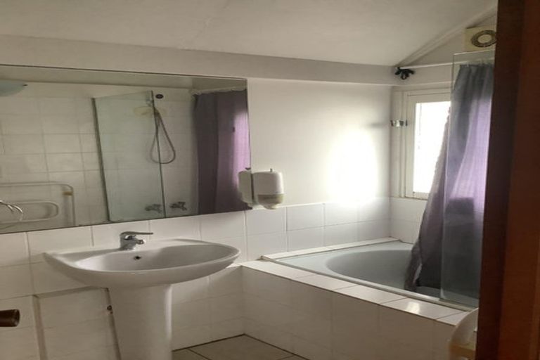 Photo of property in 1/136 Holly Road, St Albans, Christchurch, 8014