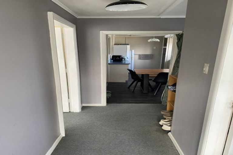 Photo of property in 31 Atiawa Crescent, Waiwhetu, Lower Hutt, 5010