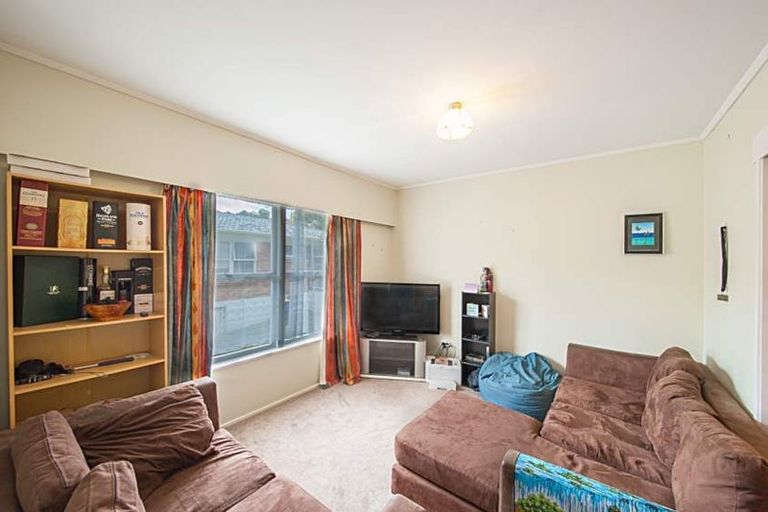 Photo of property in 42 Cheval Drive, Totara Vale, Auckland, 0629
