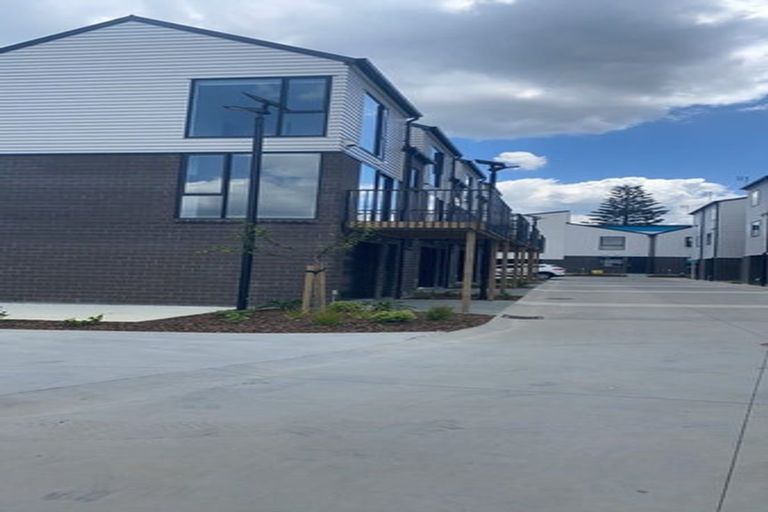 Photo of property in 12/1 Fruitvale Road, New Lynn, Auckland, 0600