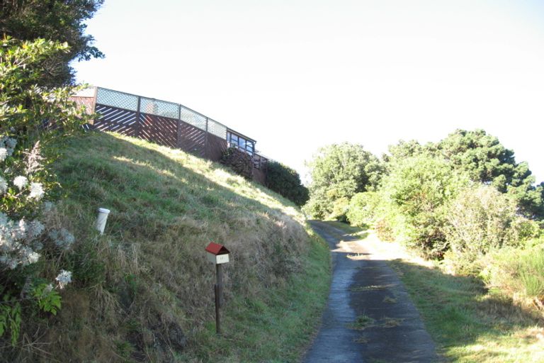 Photo of property in 13 Wakely Road, Newlands, Wellington, 6037