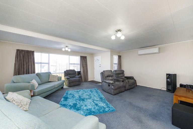 Photo of property in 1 Calder Place, Feilding, 4702