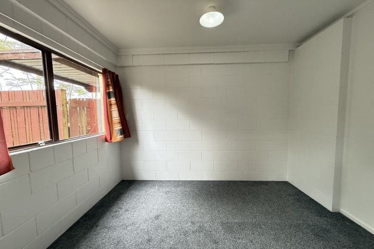 Photo of property in 2/22 Tui Glen Road, Birkenhead, Auckland, 0626