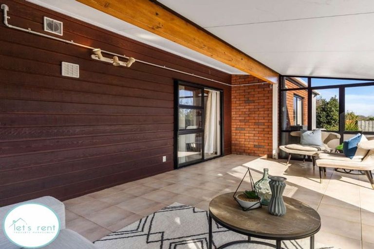 Photo of property in 2/11 Nelson Street, Papakura, 2110