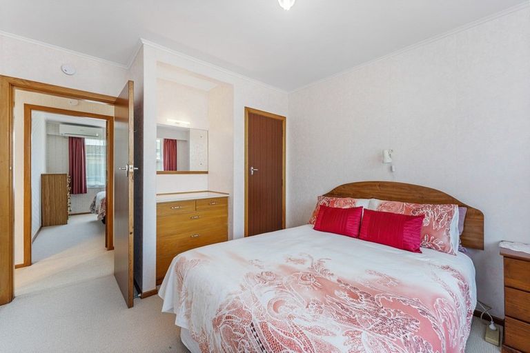 Photo of property in 2/4 Severn Place, Spotswood, New Plymouth, 4310