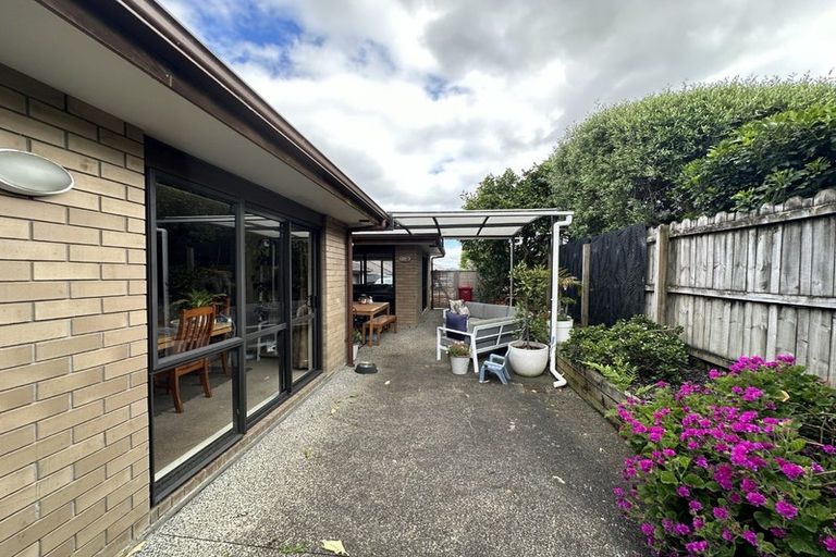 Photo of property in 28 Seamount Drive, Red Beach, 0932