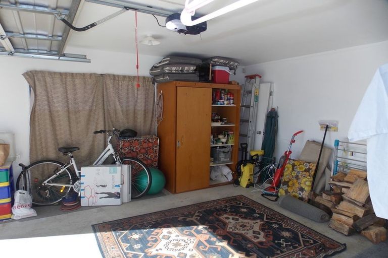 Photo of property in 32 Somerset Crescent, Highbury, Palmerston North, 4412