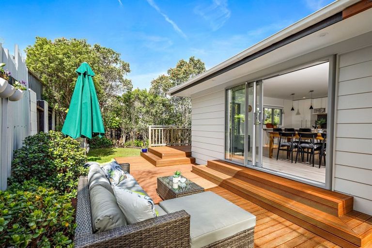 Photo of property in 32 John Downs Drive, Browns Bay, Auckland, 0630