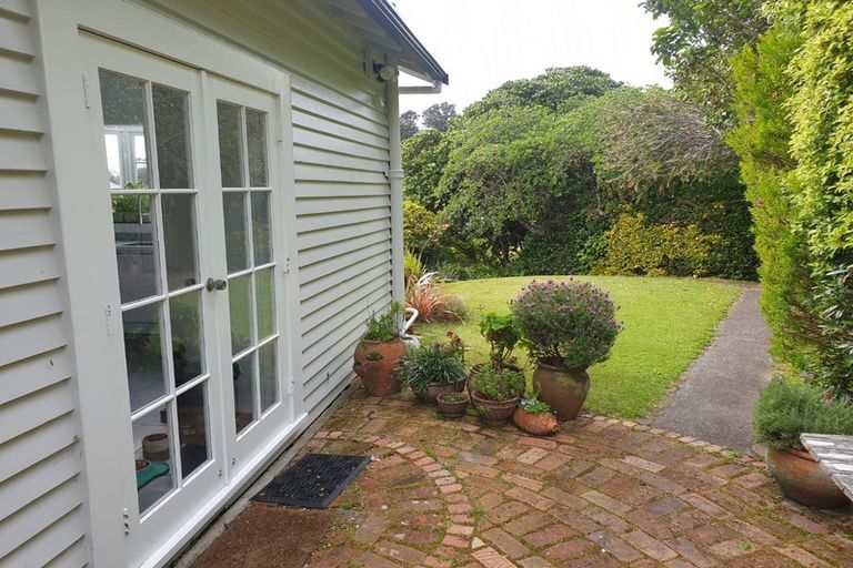 Photo of property in 12 The Rigi, Northland, Wellington, 6012