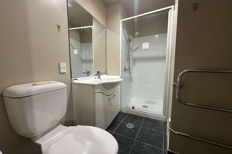 Photo of property in Atrium Towers, 1p/154 The Terrace, Wellington Central, Wellington, 6011