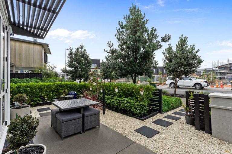 Photo of property in 73 Glidepath Road, Hobsonville, Auckland, 0616