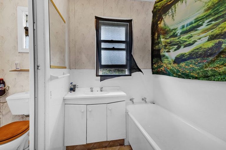 Photo of property in 239 Tawhiti Road, Hawera, 4672