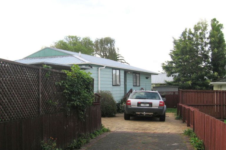 Photo of property in 25 Glen Close, Glen Eden, Auckland, 0602