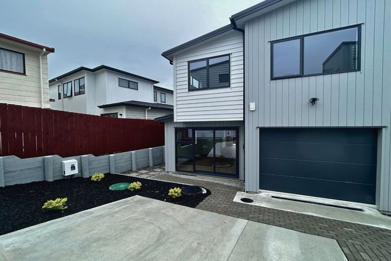 Photo of property in 23c Athena Drive, Totara Vale, Auckland, 0629