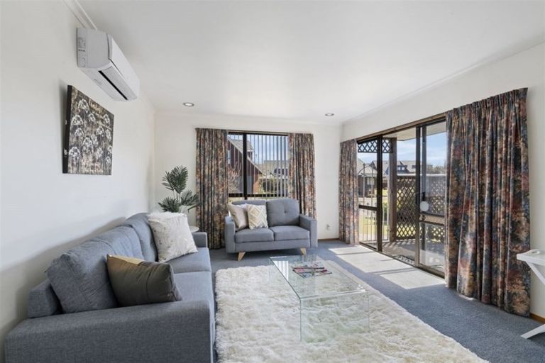 Photo of property in 6 Calverton Place, Halswell, Christchurch, 8025
