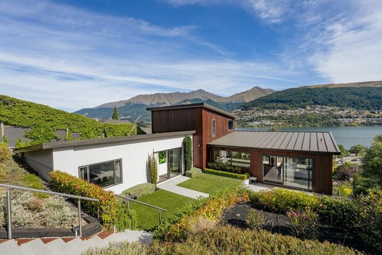 Photo of property in 560 Peninsula Road, Kelvin Heights, Queenstown, 9300
