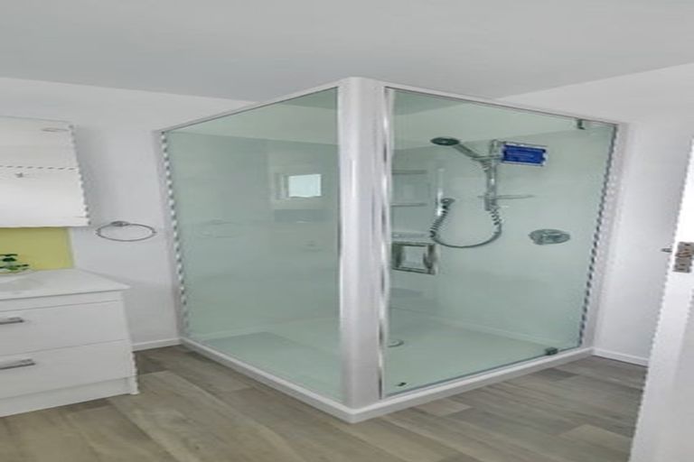 Photo of property in 176 Henderson Valley Road, Henderson, Auckland, 0612