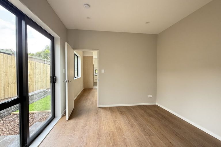 Photo of property in 25d Withers Road, Glen Eden, Auckland, 0602