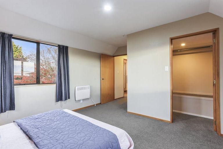 Photo of property in 5 Abbotts Place, Avonhead, Christchurch, 8042